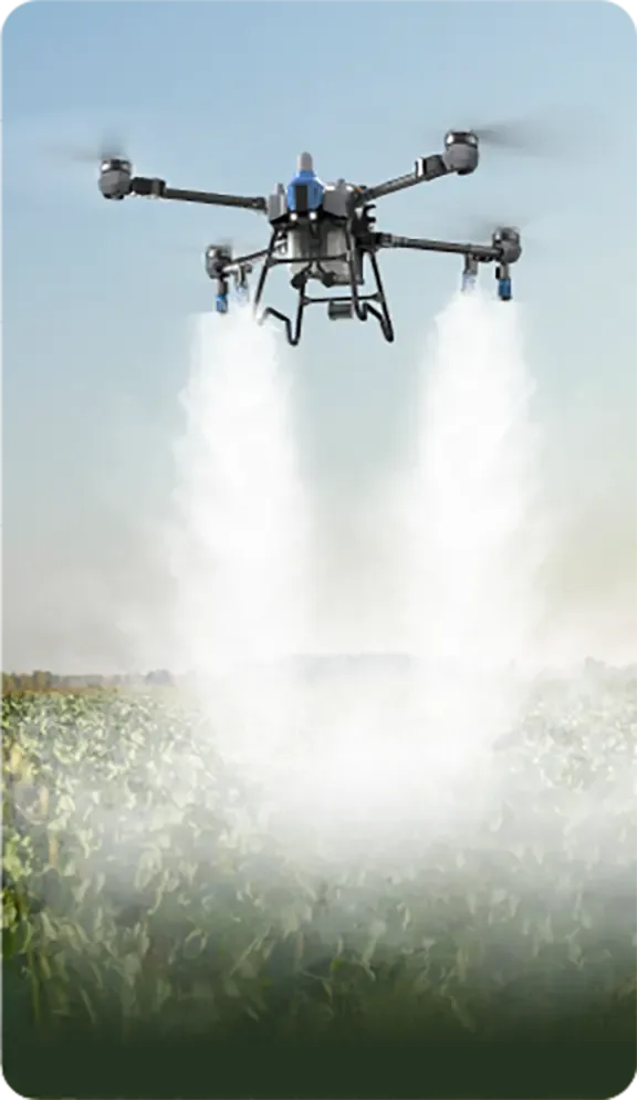 EAVision J150 pulverizando sobre cultivo hortícola